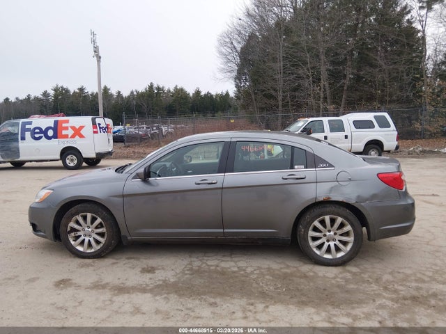 44668915 :رقم المزاد ، 1C3CCBBB8CN107565 vin ، 2012 Chrysler 200 Touring مزاد بيع