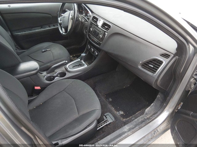 44668915 :رقم المزاد ، 1C3CCBBB8CN107565 vin ، 2012 Chrysler 200 Touring مزاد بيع