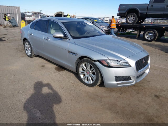 2016 JAGUAR XF SAJBD4BV8GCY11133