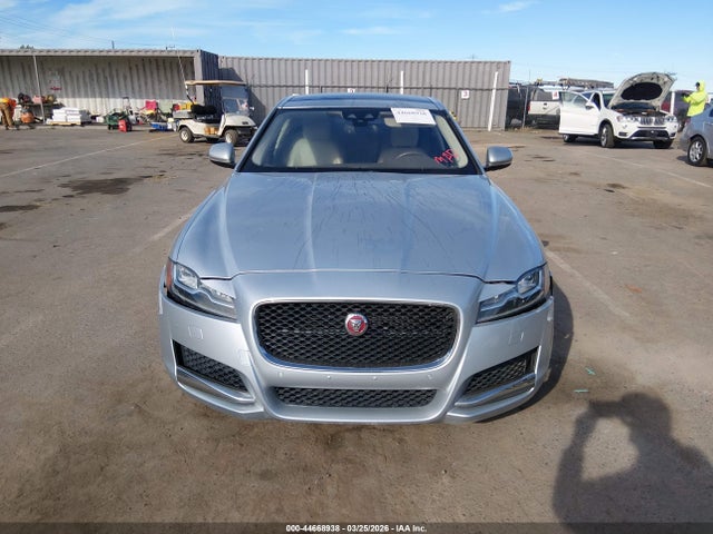 SAJBD4BV8GCY11133 Jaguar Xf 35t Premium