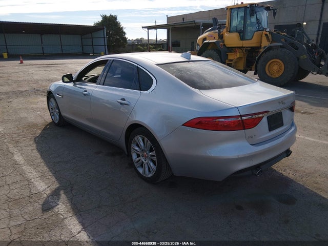 2016 JAGUAR XF SAJBD4BV8GCY11133 Photo 2