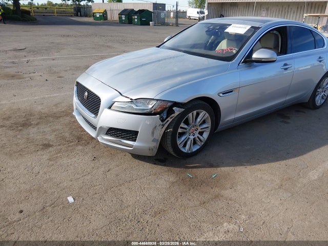 2016 JAGUAR XF SAJBD4BV8GCY11133 Photo 5