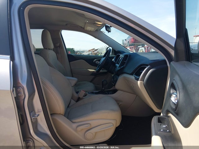 1C4PJLCBXKD248665 Jeep Cherokee Latitude Fwd