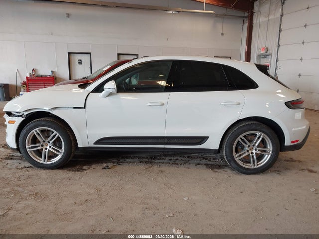Porsche Macan T 2023 WP1AA2A5XPLB05160 Image 14