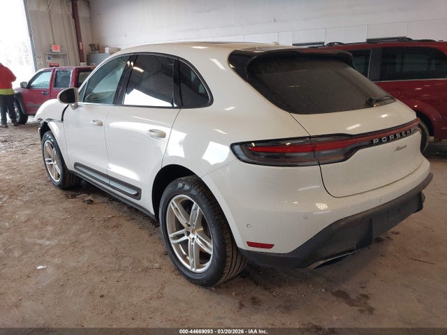 Porsche Macan T 2023 WP1AA2A5XPLB05160 Image 3