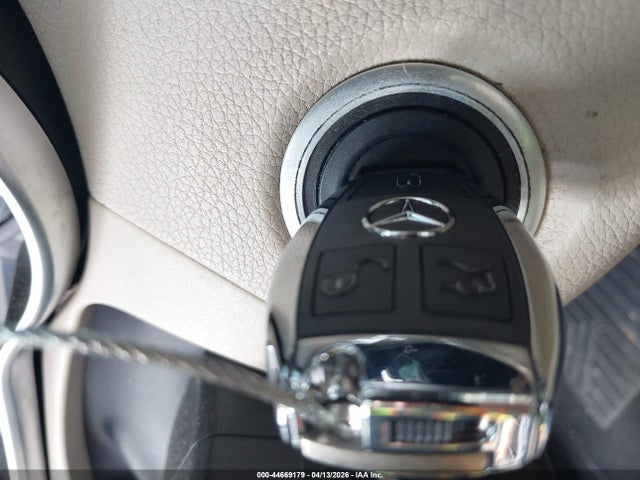 Продажа на аукционе авто 2015 Mercedes-benz C 300 4matic, vin: 55SWF4KB3FU019486, номер лота: 44669179