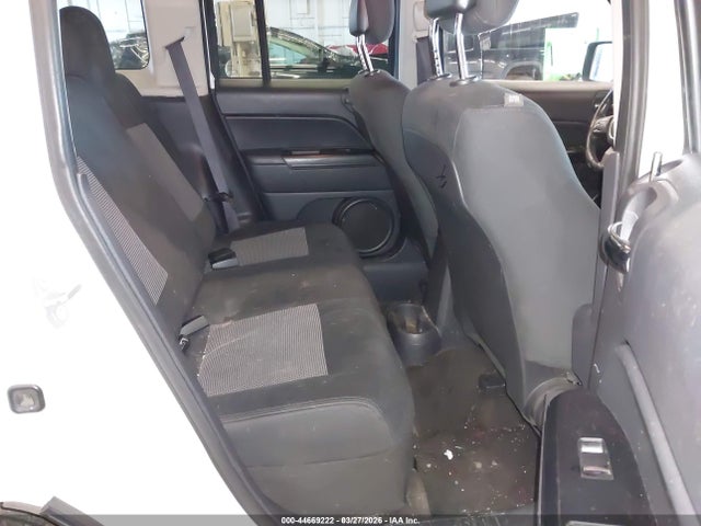 2015 Jeep Patriot Latitude მანქანა იყიდება აუქციონზე, vin: 1C4NJRFB0FD154192, აუქციონის ნომერი: 44669222