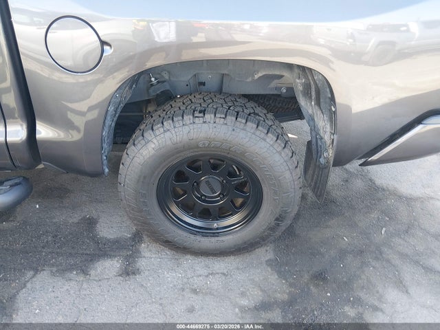 5TFDY5F19KX851585 Toyota Tundra Sr5 5.7l V8