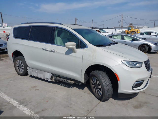 Auction sale of the 2021 Chrysler Pacifica Touring L, vin: 2C4RC1BG1MR521335, lot number: 44669299