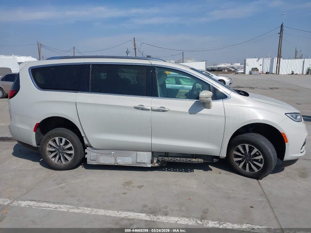 Auction sale of the 2021 Chrysler Pacifica Touring L, vin: 2C4RC1BG1MR521335, lot number: 44669299