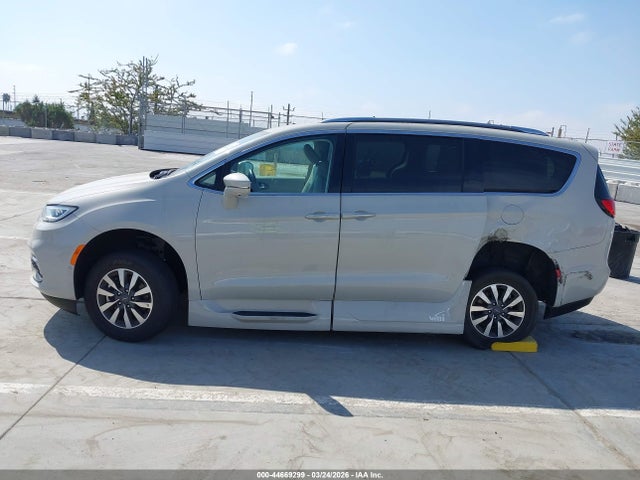 Auction sale of the 2021 Chrysler Pacifica Touring L, vin: 2C4RC1BG1MR521335, lot number: 44669299
