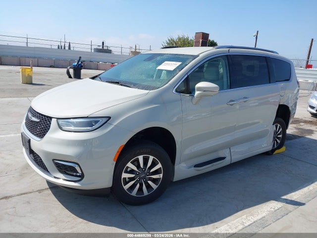 Auction sale of the 2021 Chrysler Pacifica Touring L, vin: 2C4RC1BG1MR521335, lot number: 44669299