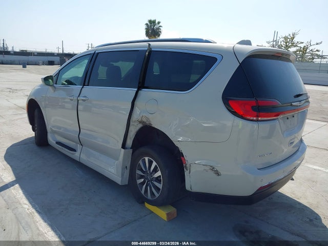 Auction sale of the 2021 Chrysler Pacifica Touring L, vin: 2C4RC1BG1MR521335, lot number: 44669299