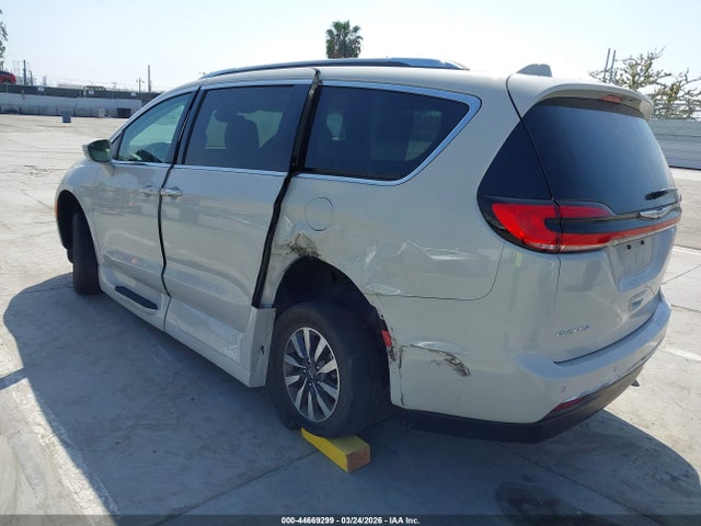 Auction sale of the 2021 Chrysler Pacifica Touring L, vin: 2C4RC1BG1MR521335, lot number: 44669299