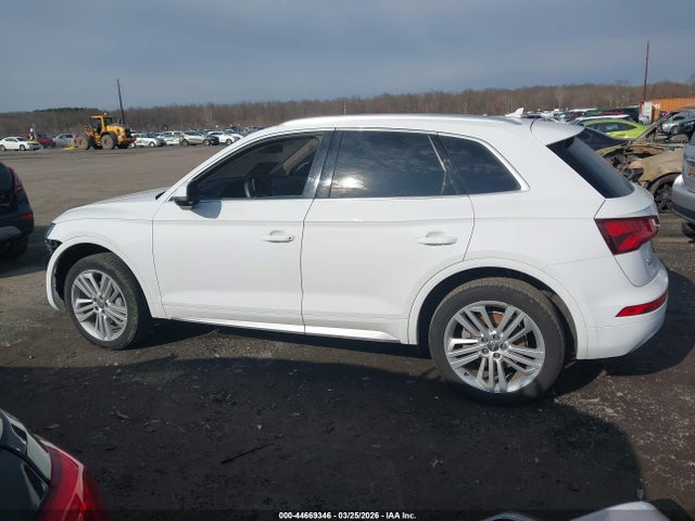2018 Audi Q5 2.0t Premium/2.0t Tech Premium მანქანა იყიდება აუქციონზე, vin: WA1BNAFY6J2007273, აუქციონის ნომერი: 44669346
