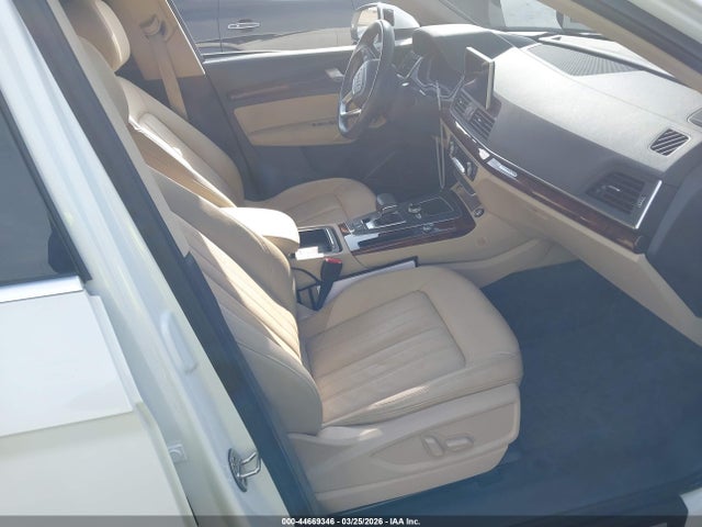 2018 Audi Q5 2.0t Premium/2.0t Tech Premium მანქანა იყიდება აუქციონზე, vin: WA1BNAFY6J2007273, აუქციონის ნომერი: 44669346