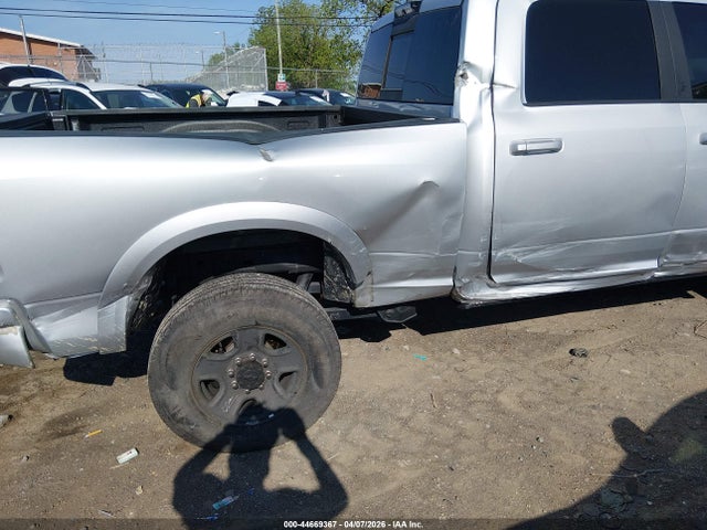 3C6UR5FL5HG781537 RAM 2500 Laramie 4x4 6&#039;4 Box