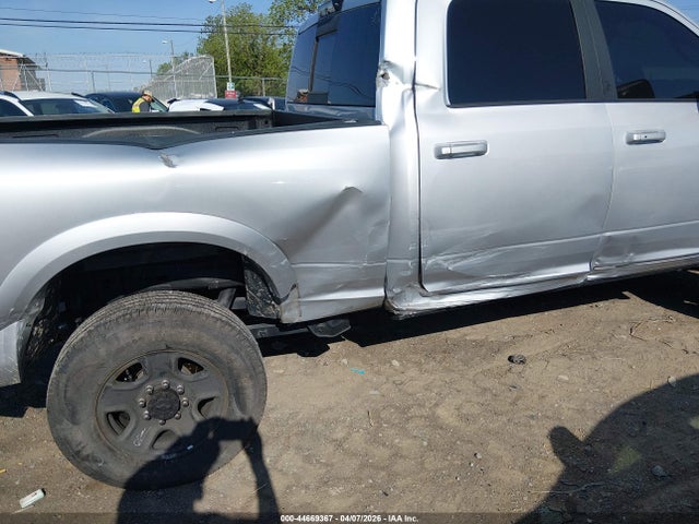 3C6UR5FL5HG781537 RAM 2500 Laramie 4x4 6&#039;4 Box