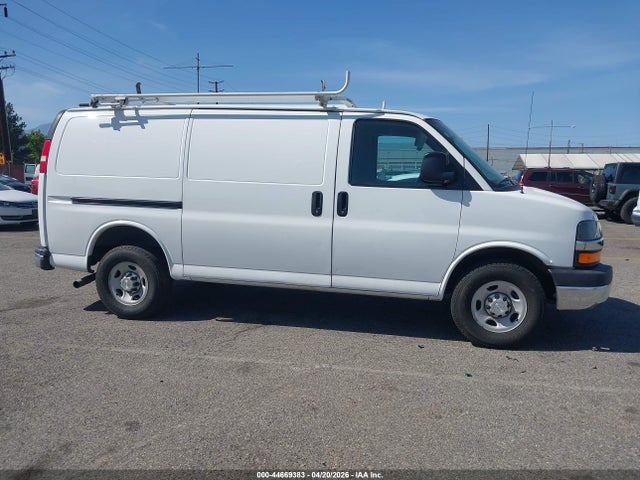 Chevrolet Express 2500 Work Van 2015 1GCWGFCF6F1241041 Image 13