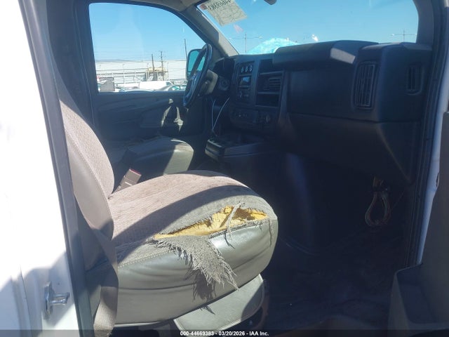 Chevrolet Express 2500 Work Van 2015 1GCWGFCF6F1241041 Image 5