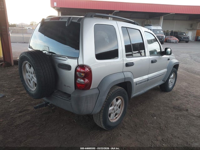 2005 JEEP LIBERTY 1J4GK48K75W549344 Photo 3