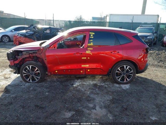 1FMCU9H90NUA32421 Ford ESCAPE SEL