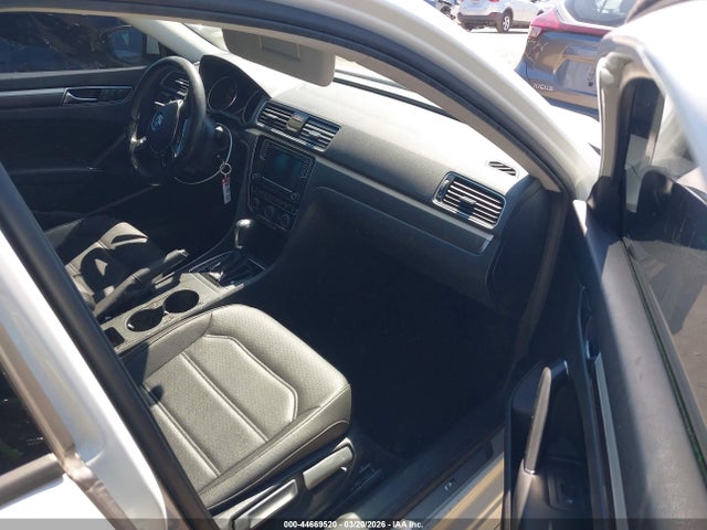 1VWAA7A3XJC044393 Volkswagen Passat 2.0t R-line/2.0t S