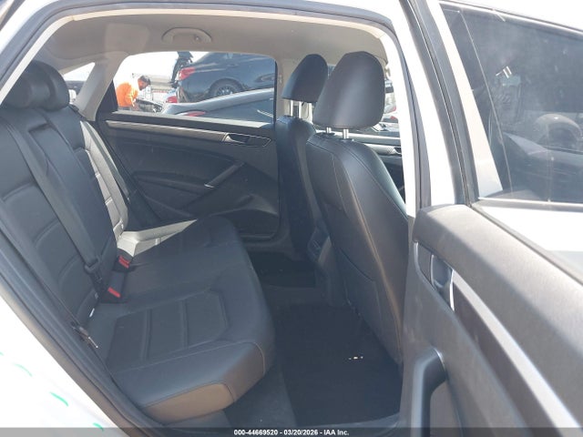 1VWAA7A3XJC044393 Volkswagen Passat 2.0t R-line/2.0t S
