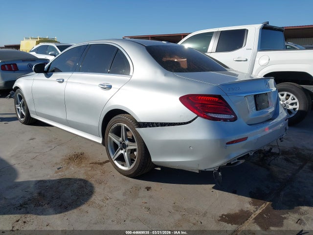 2017 MERCEDES-BENZ E 300 WDDZF4KB5HA238367 Photo 2