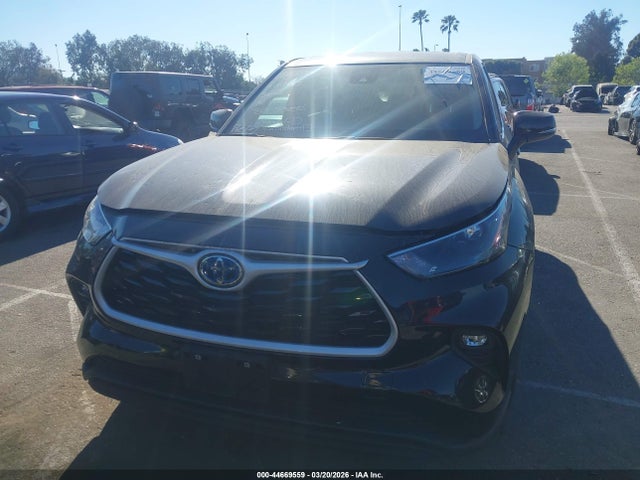 Toyota Highlander Hybrid Le 2024 5TDBBRCH2RS140618 Image 12