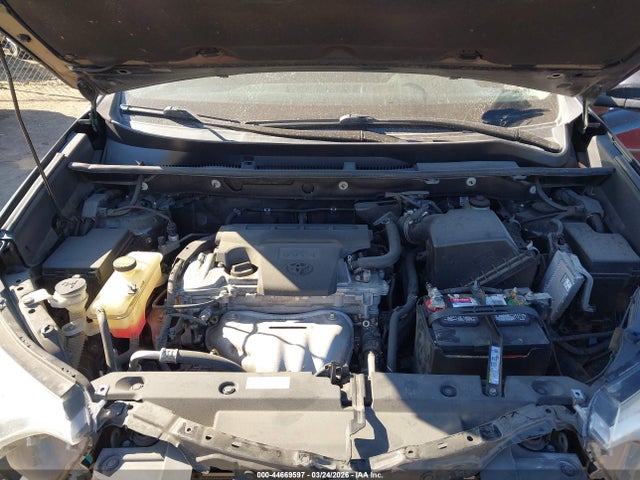 2T3ZFREV0GW268308 Toyota RAV4 LE