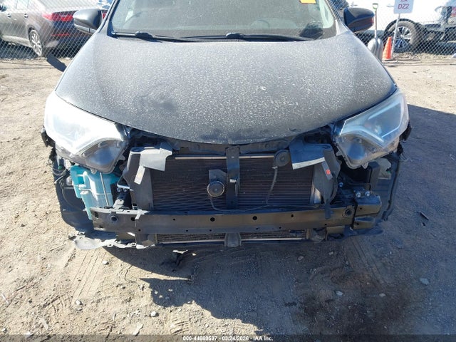 2T3ZFREV0GW268308 Toyota RAV4 LE
