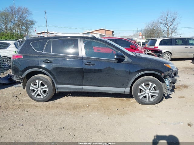 2T3ZFREV0GW268308 Toyota RAV4 LE