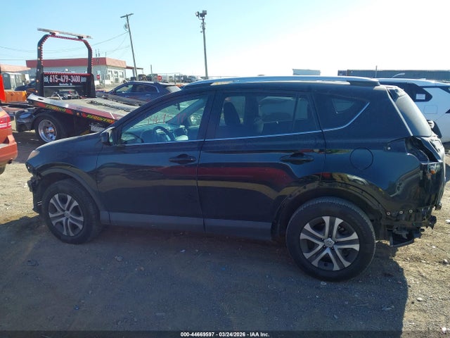 2T3ZFREV0GW268308 Toyota RAV4 LE