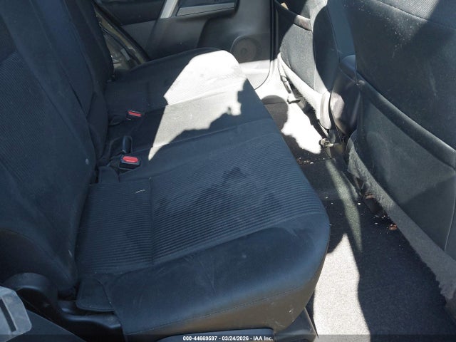 2T3ZFREV0GW268308 Toyota RAV4 LE