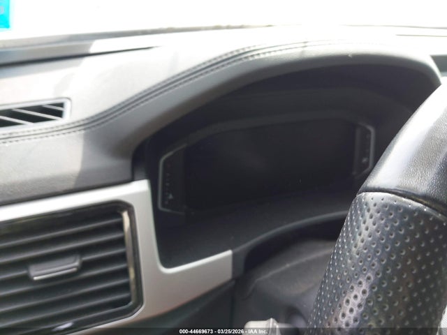 44669673 :رقم المزاد ، 1V2FE2CA0NC214003 vin ، 2022 Volkswagen Atlas Cross Sport 3.6l V6 Sel Premium R-line مزاد بيع