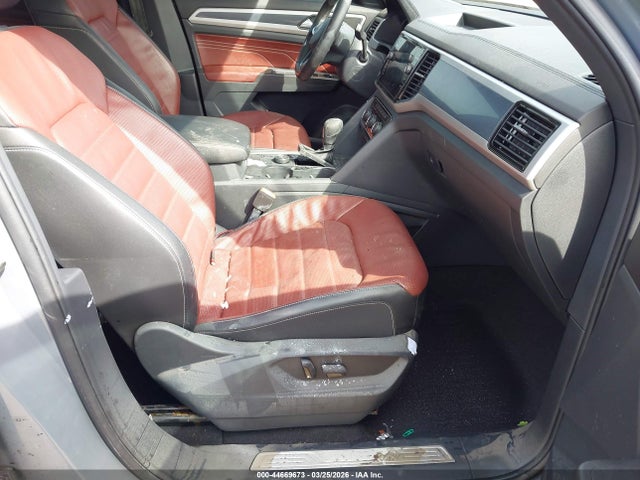 44669673 :رقم المزاد ، 1V2FE2CA0NC214003 vin ، 2022 Volkswagen Atlas Cross Sport 3.6l V6 Sel Premium R-line مزاد بيع