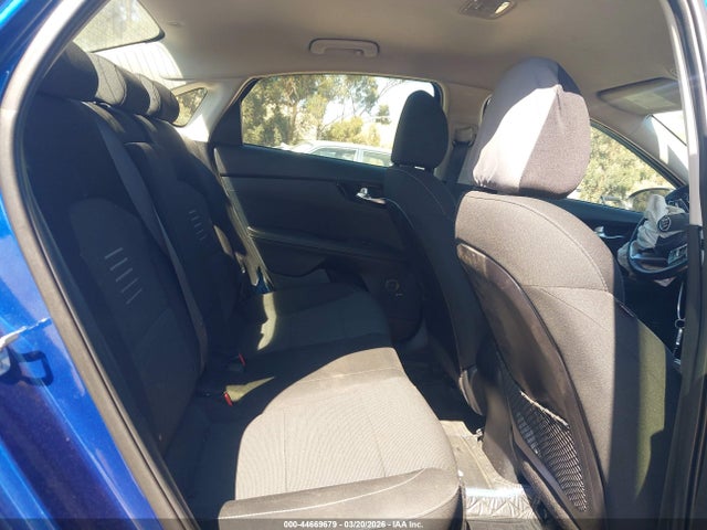 3KPF34AD8KE064677 KIA FORTE S