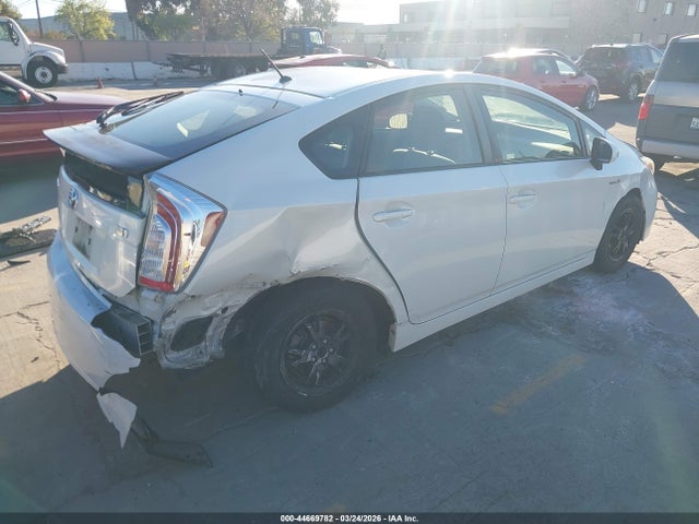 2015 TOYOTA PRIUS JTDKN3DU9F2002349 Photo 3