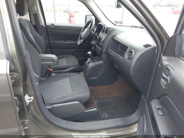 2015 Jeep Patriot Latitude მანქანა იყიდება აუქციონზე, vin: 1C4NJPFB4FD342721, აუქციონის ნომერი: 44669843