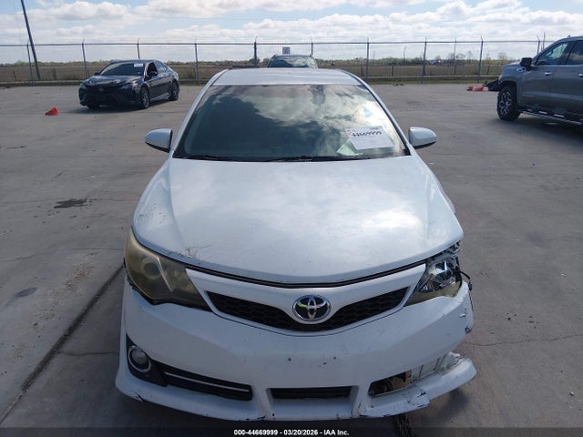 4T1BF1FK1EU422232 Toyota CAMRY SE