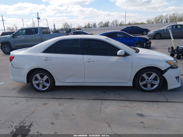 4T1BF1FK1EU422232 Toyota CAMRY SE
