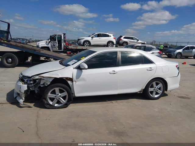 4T1BF1FK1EU422232 Toyota CAMRY SE