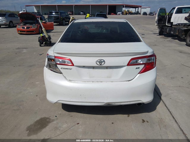 4T1BF1FK1EU422232 Toyota CAMRY SE