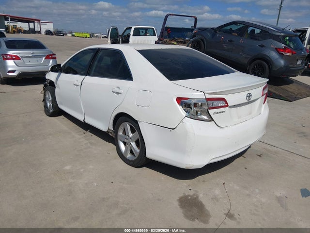 4T1BF1FK1EU422232 Toyota CAMRY SE
