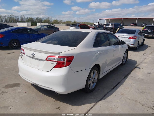 4T1BF1FK1EU422232 Toyota CAMRY SE