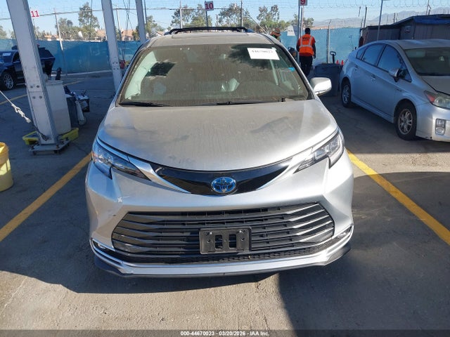 5TDZSKFC4RS137614 Toyota Sienna Limited