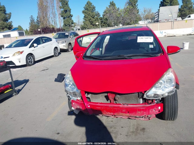 JTDKDTB37E1071008 Toyota Prius C Three