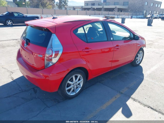 JTDKDTB37E1071008 Toyota Prius C Three