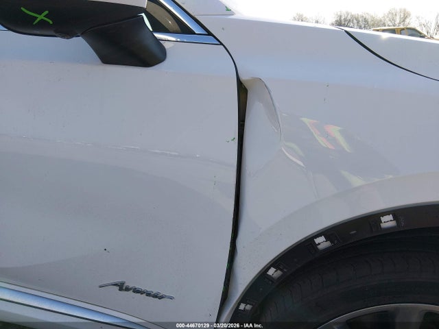 44670129 :رقم المزاد ، LRBFZRR42ND020632 vin ، 2022 Buick Envision Fwd Avenir مزاد بيع
